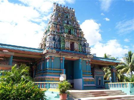 Ein (ausnahmsweise mal) bunter Hindu-Tempel in Nadi