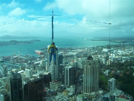 ist die Aussicht von oben mit irgendwem beim FreeFall vom Turm