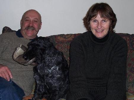 Das sind unsere lieben Gastgeber Dave und Libby. In der Mitte einer Ihrer Hunde.