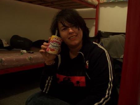 Abendliche gesunde Mahlzeit. Nina hat n Faible fuer Milchreis aus der Dose entwickelt.