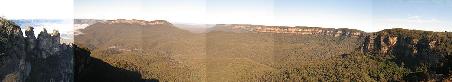 Panoramabild von den blue Mountains mit den 3 Sisters links.