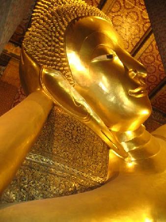 Der Kopf des groessten liegenden Buddhas der Welt...