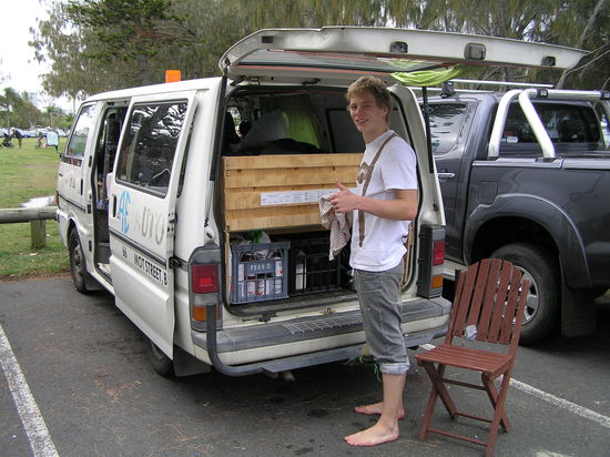 Jap das ist er unser neuer Ford Econovan, sogar mit Oranger Warnleuchte auf dem Dach!