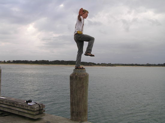 Wie Karate Kid sieht es noch nicht aus, aber ich übe schon jeden morgen, kann halt nicht jeder als Hollywoodstar geboren sein!