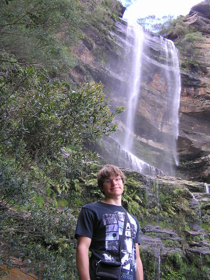 Hier haben wir den reißenden Wasserfall...