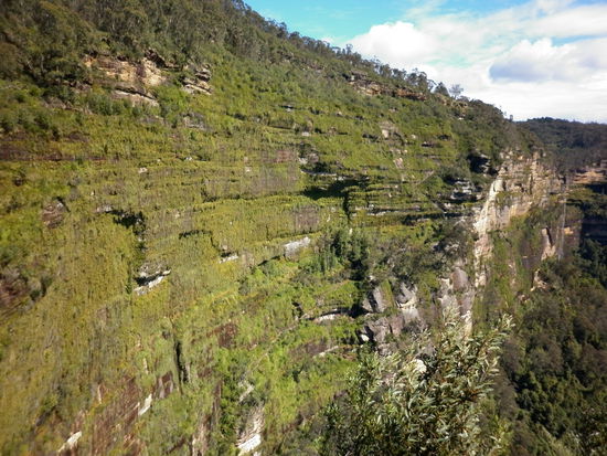 Unfassbar wie tief und steil es hinab geht.