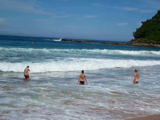 Bei der Hitze ging es dann natürlich auch mal ins Wasser und die Wellen waren auch ganz nett 