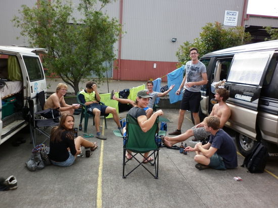 Von hinten rechts: Philipp, Shorts, Robin
Von vorne links: Larissa, Lejo, Michael, Phil