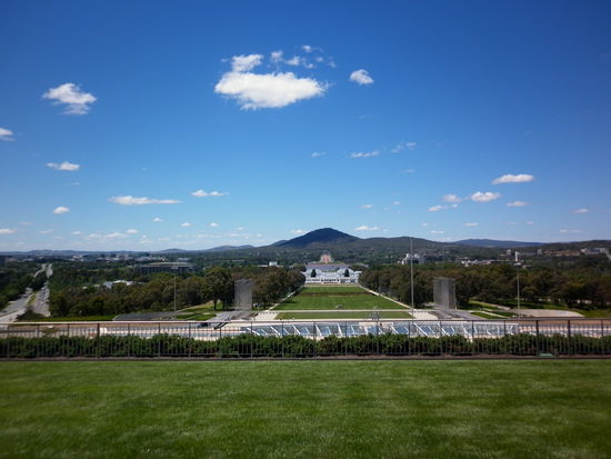 Der Blick vom grasbewachsenen Dach.