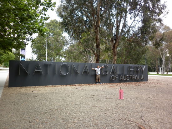 Die Ausstellungen waren in ähnlichen Dimensionen wie das Schild