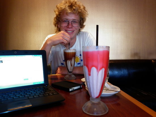 Damit wir nicht in zu deprimierende Launen geraten ertränken wir unsere Sorgen in Milkshakes...