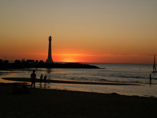 Der eine oder andere Sonnenuntergang lässt uns natürlich auch nicht vergessen warum wir hier sind!