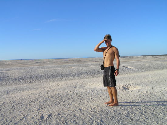 Ein Strand aus Muscheln. Etwas skeptisch betraten wir Barfuß diese ungewöhnliche Erscheinung.
