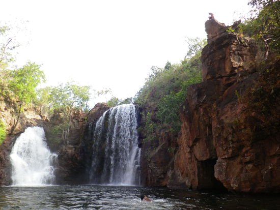 Aber den nächsten Sprung durfte Tom alleine machen. Höhe ist kein Problem, aber sobald ich eine bestimmte Weite springen muss um im Wasser zu landen bekomme ich Angst.