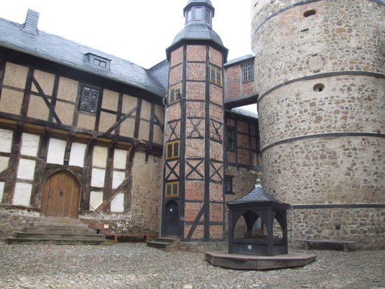 Ein schöner Spaziergang bis zu dieser Burg mit Museum und Greifvögeln mit Flugvorführungen