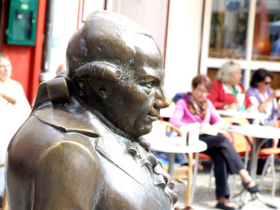 Woran denkt Lichtenberg, macht er sich über die neue Zeit lustig?