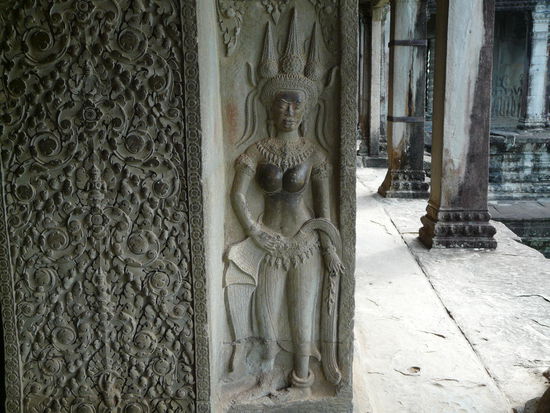 Wunderschoene Flachrelief's an manchen Stellen vielleicht schon ein bisschen abgegriffen.