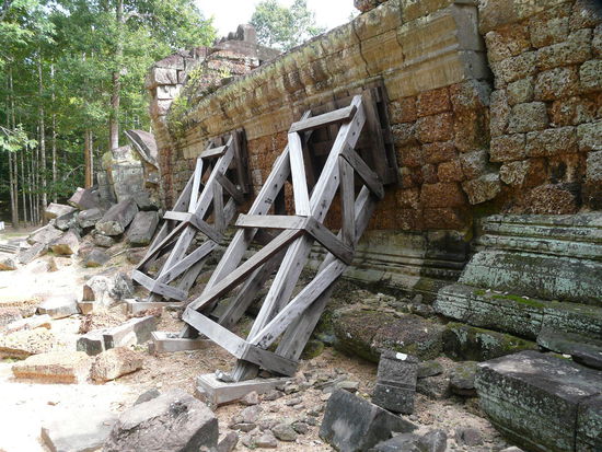 Alles schon ein bisschen morsch....