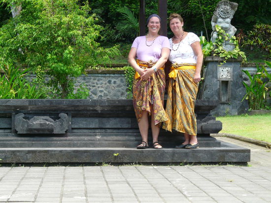 Goa Lawah -  zwei Tempelgrazien