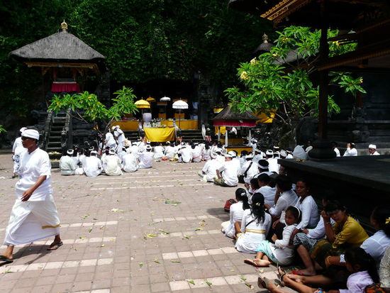 Tempelzeremonie - bitte nur von hinten fotografieren!!!