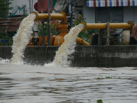 Das Wasser muss zurueck in den Fluss