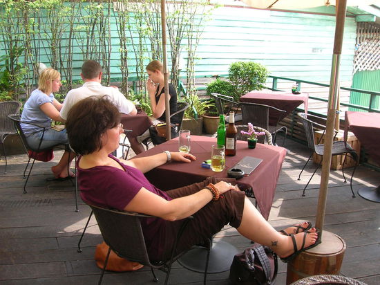 Kurze Verschnaufpause im Hotel. Die Haelfte meines Wasserhaushaltes befindet sich in meinen Fuessen... kein Spass!