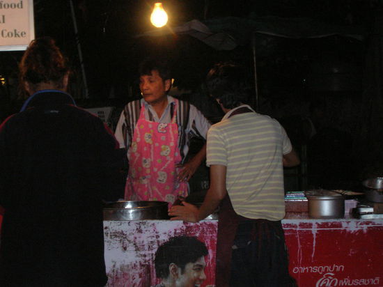 Selbst der Kuechenchef hatte ne Hello Kitty Schuerze