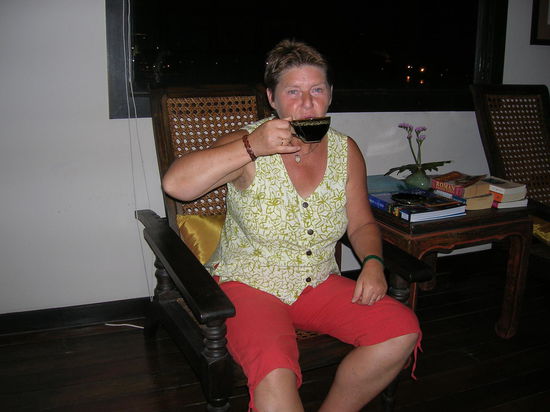 Jeden Abend war das Gesa's Plaetzchen. Erstens um mich vom Schreiben abzuhalten und zweitens um zu sagen "das Bild haengt schief"!!!!