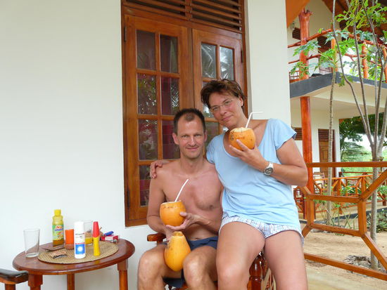 noch vor dem Kämmen und Zähne putzen.... man muss die Kokusnüsse nehmen, wie sie fallen!!!