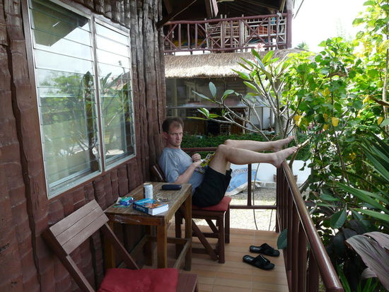 unser kleiner Bungalow... soviel Grün und soviel Ruhe. Eine Wohltat nach dem Moloch Bangkok.