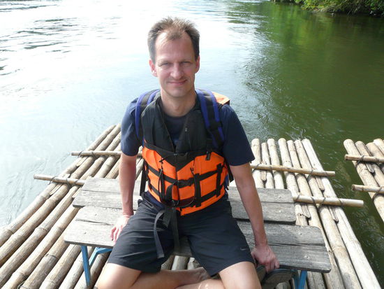 Eine Floßfahrt ist gemütlich und damit uns in den fiesen Stromschnellen nichts passiert, gabs ne Schwimmweste