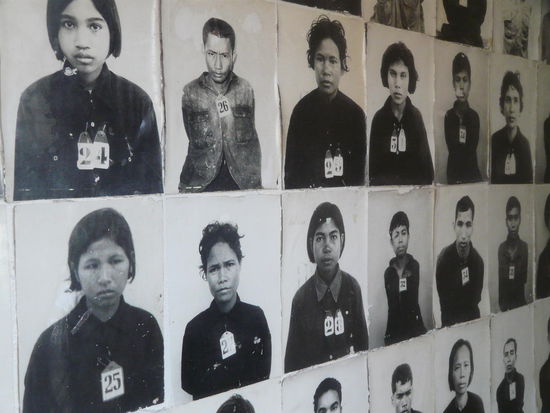 Unzählige Gesichter.... reduziert auf eine Nummer