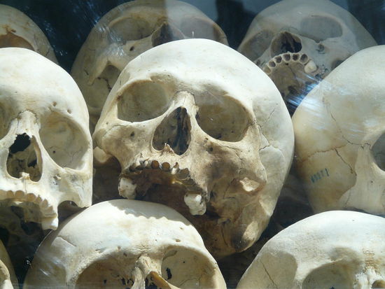 Schädel im Gedenkstupa