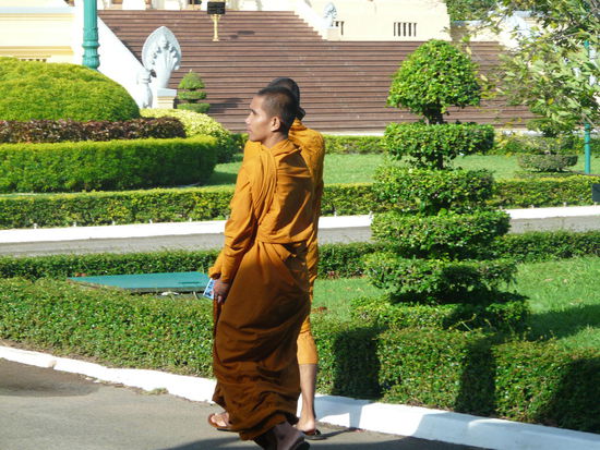 Mönche im Königspalast