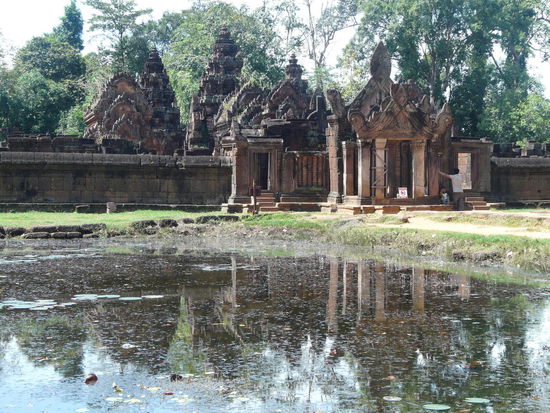 Totalansicht mit Wasserspiegelung