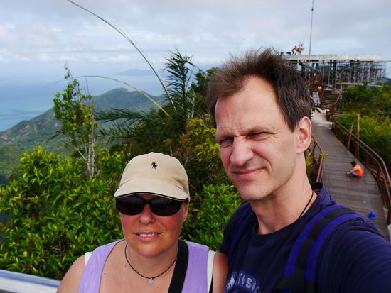 Wir schauen auf unseren Selfis immer so grimmig, weil wir ständig in die Sonne blinzeln müssen.