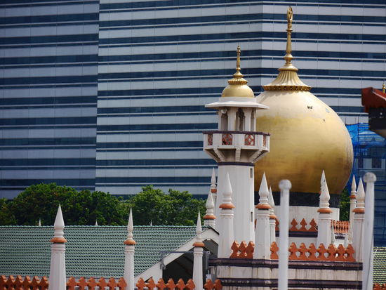 Und dem goldenen Dach der Sultan Moschee