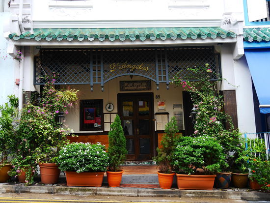 oder aufwendiger Bepflanzung