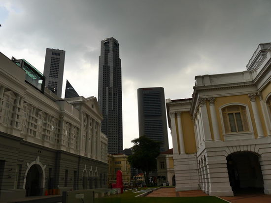Nochmal Old Paliament House und Concert Hall, dahinter Wolkenkratzer.