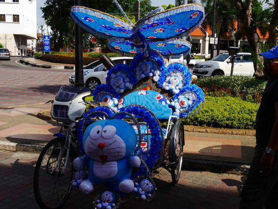 Er tanzt voll aus der Reihe.