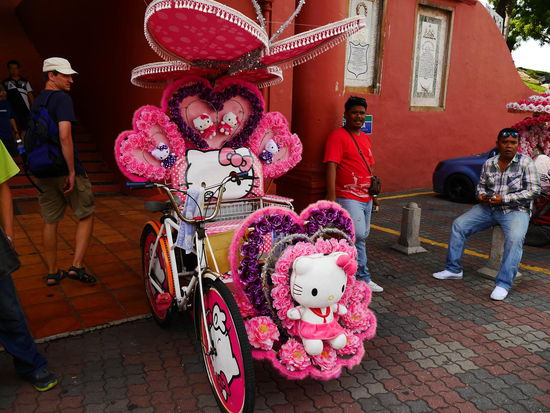 Begehrliche Blicke von Andreas. Wollen wir nicht doch ne Runde drehen, sie ist sooo niedlich. 