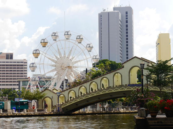 Auch Melaka hat ein Rieserad....