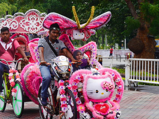 Schade das man die Musikbeschallung auf den Bildern nicht hört.