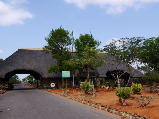 Malelane Gate. Goodbye Kruger, Willkommen Ersatzreifen!