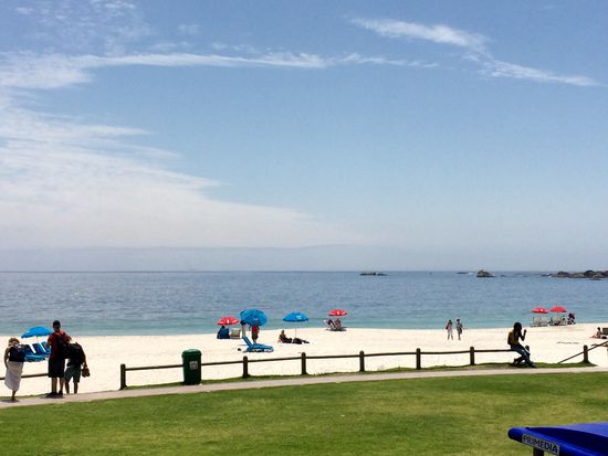 Die Strände von Camps Bay und Cliffton, Kapstadts mondäne Vororte.