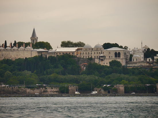 Erste Ansichten der Stadt von der Fähre nach Eminönü. Hier der Topkapi Palast