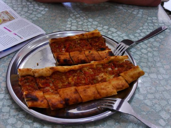Lecker Pide, ganz frisch aus dem Ofen.