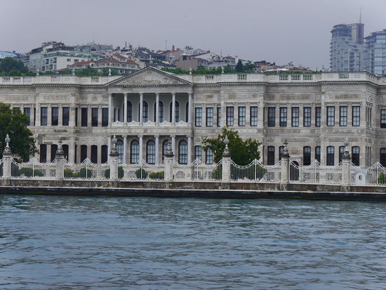 Dolmabahce Palast vom Wasser