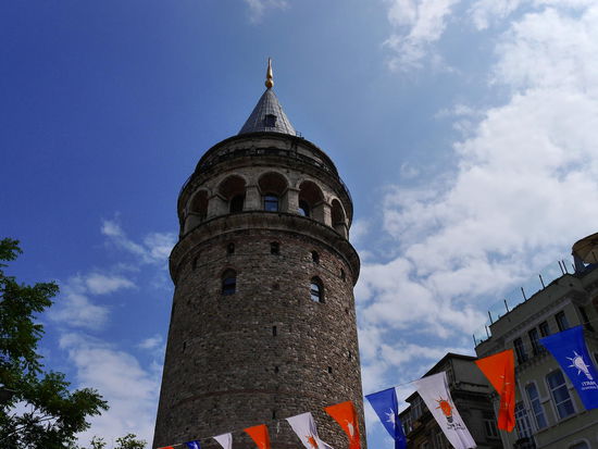 Galataturm. Ganz nah und doch unerreichbar. Na ja, warscheinlich hätte es sowieso keinen Fahrstul gegeben.