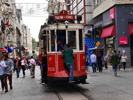 Feuerrotes Spielmobil
